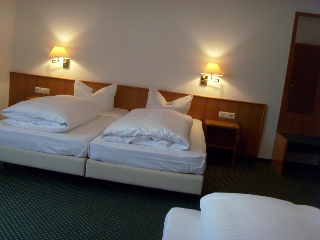 Hotel & Restaurant Engel Хербертинген Экстерьер фото