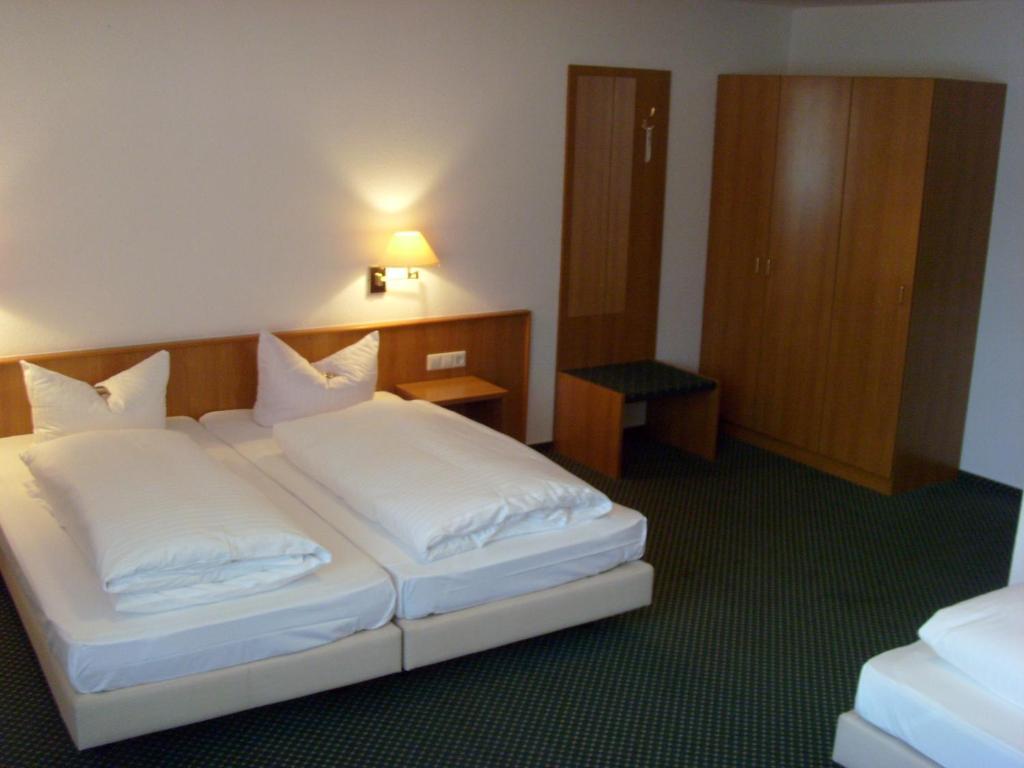 Hotel & Restaurant Engel Хербертинген Экстерьер фото